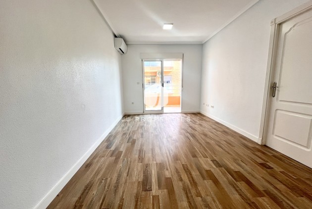 Segunda mano - Apartamento / piso -
San Miguel de Salinas - Inland