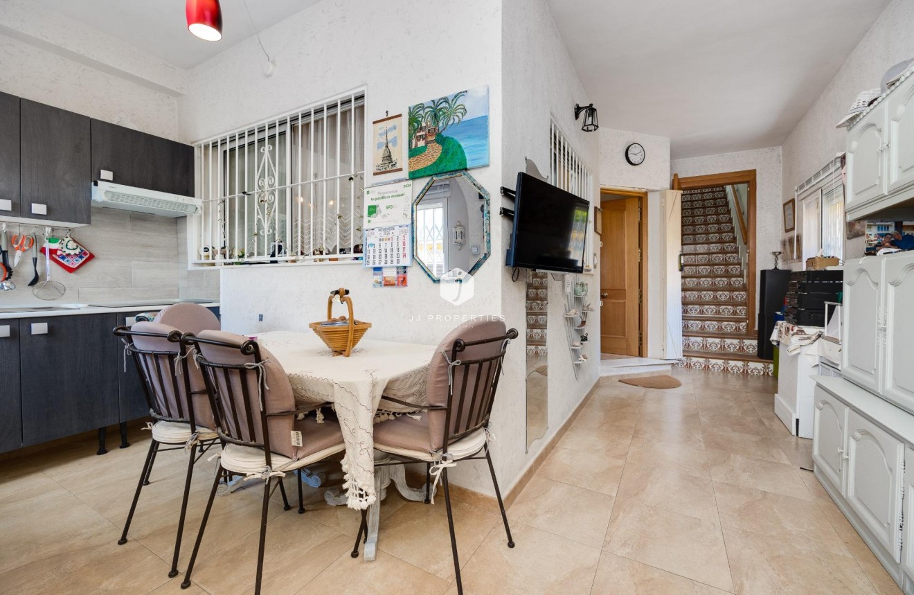 Tweedehands - Villa -
Torrevieja - aguas nuevas