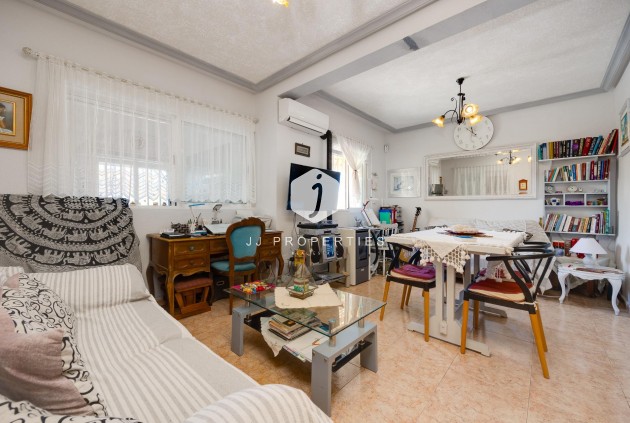 Tweedehands - Villa -
Torrevieja - aguas nuevas