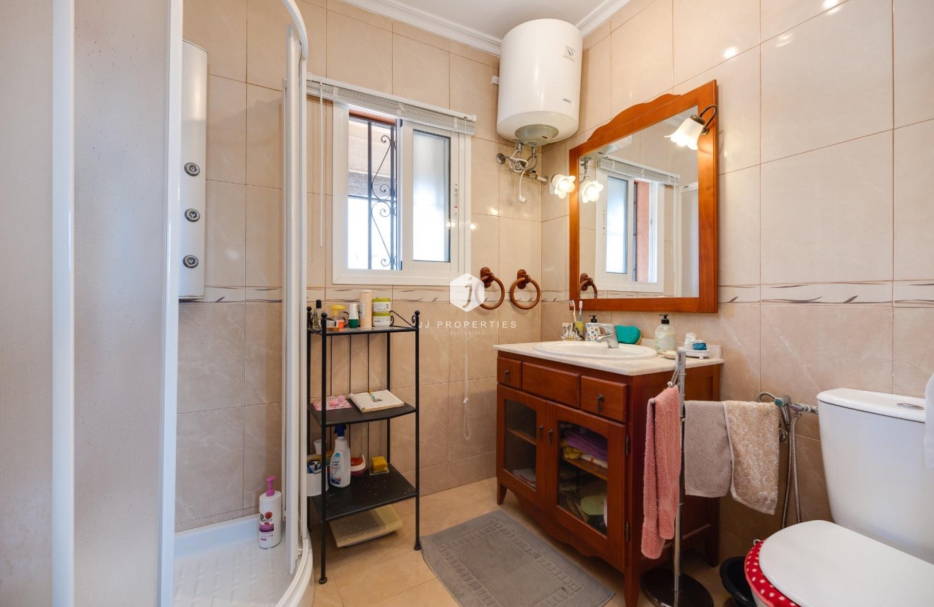 Tweedehands - Villa -
Torrevieja - aguas nuevas