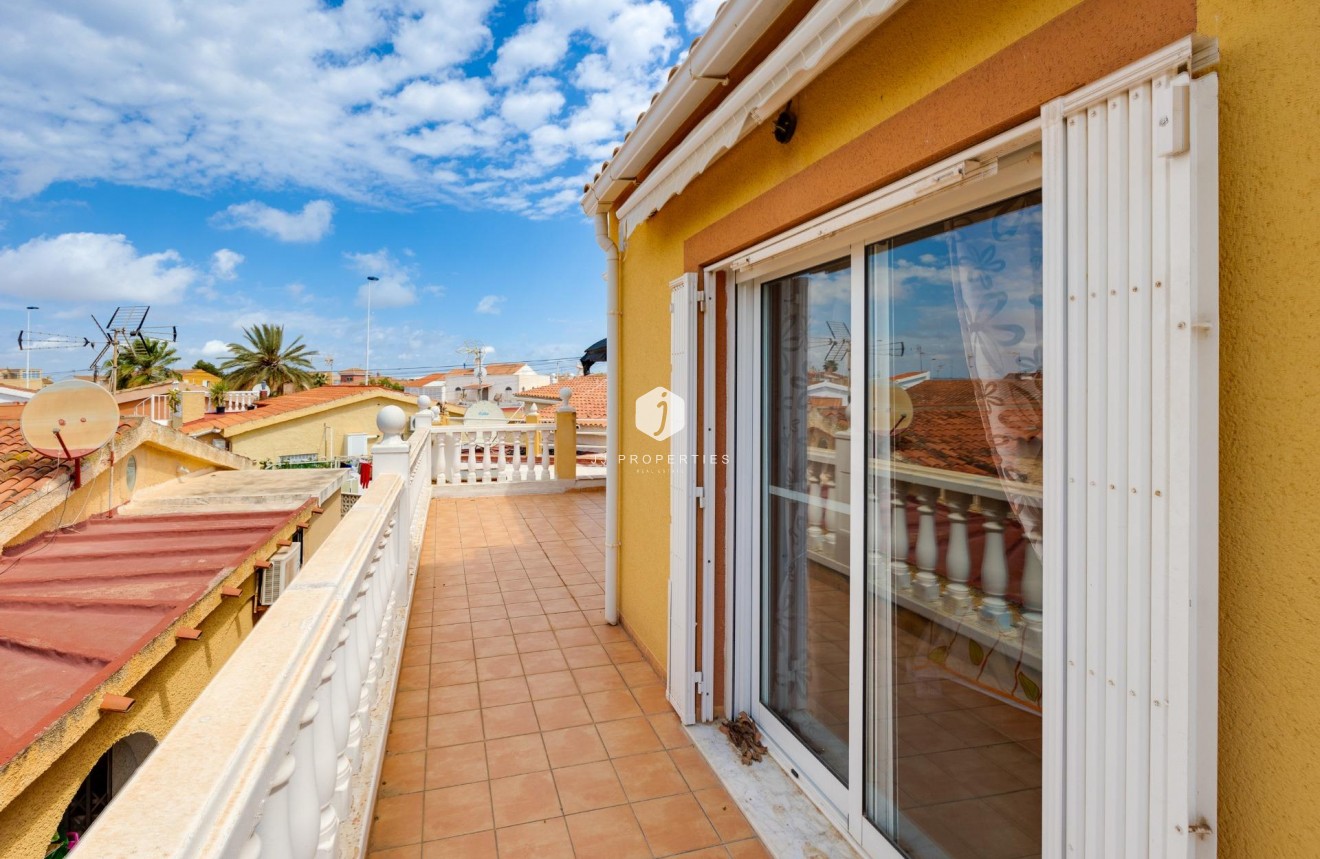 Tweedehands - Villa -
Torrevieja - aguas nuevas