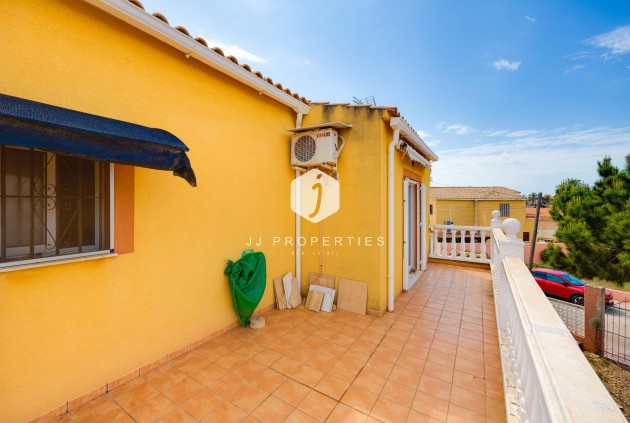 Tweedehands - Villa -
Torrevieja - aguas nuevas