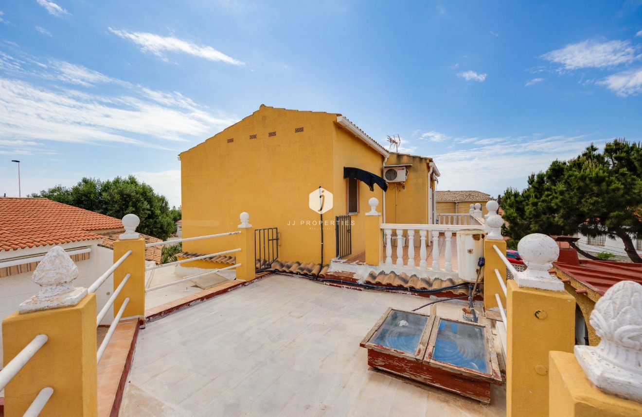 Tweedehands - Villa -
Torrevieja - aguas nuevas