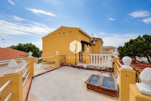 Tweedehands - Villa -
Torrevieja - aguas nuevas