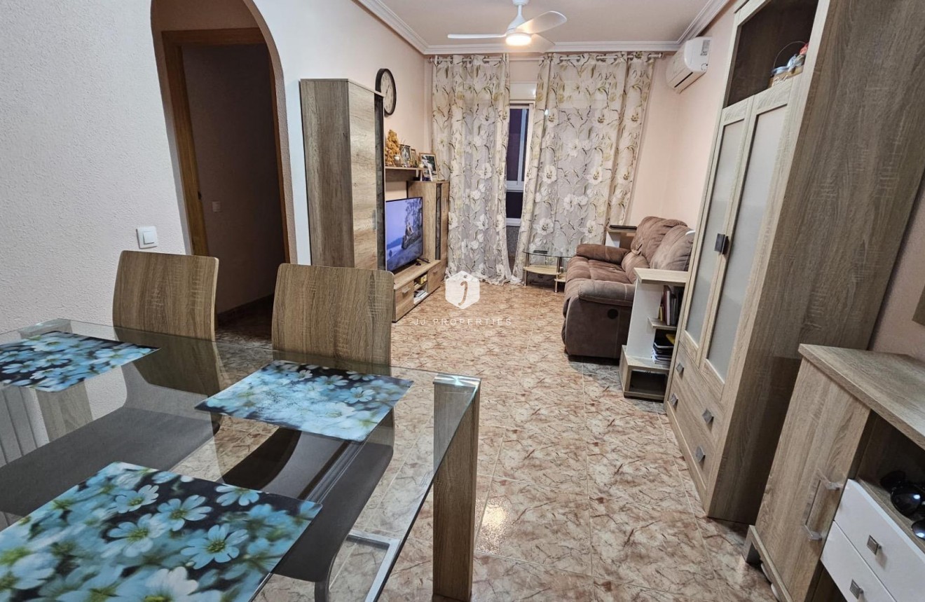 Segunda mano - Apartamento / piso -
Torrevieja - Centro