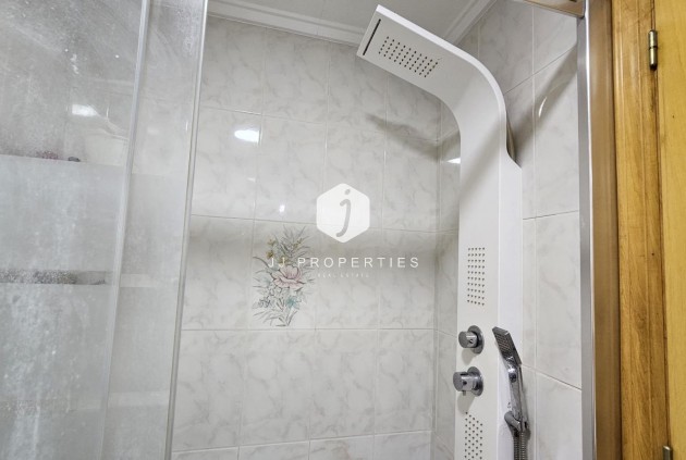 Segunda mano - Apartamento / piso -
Torrevieja - Centro