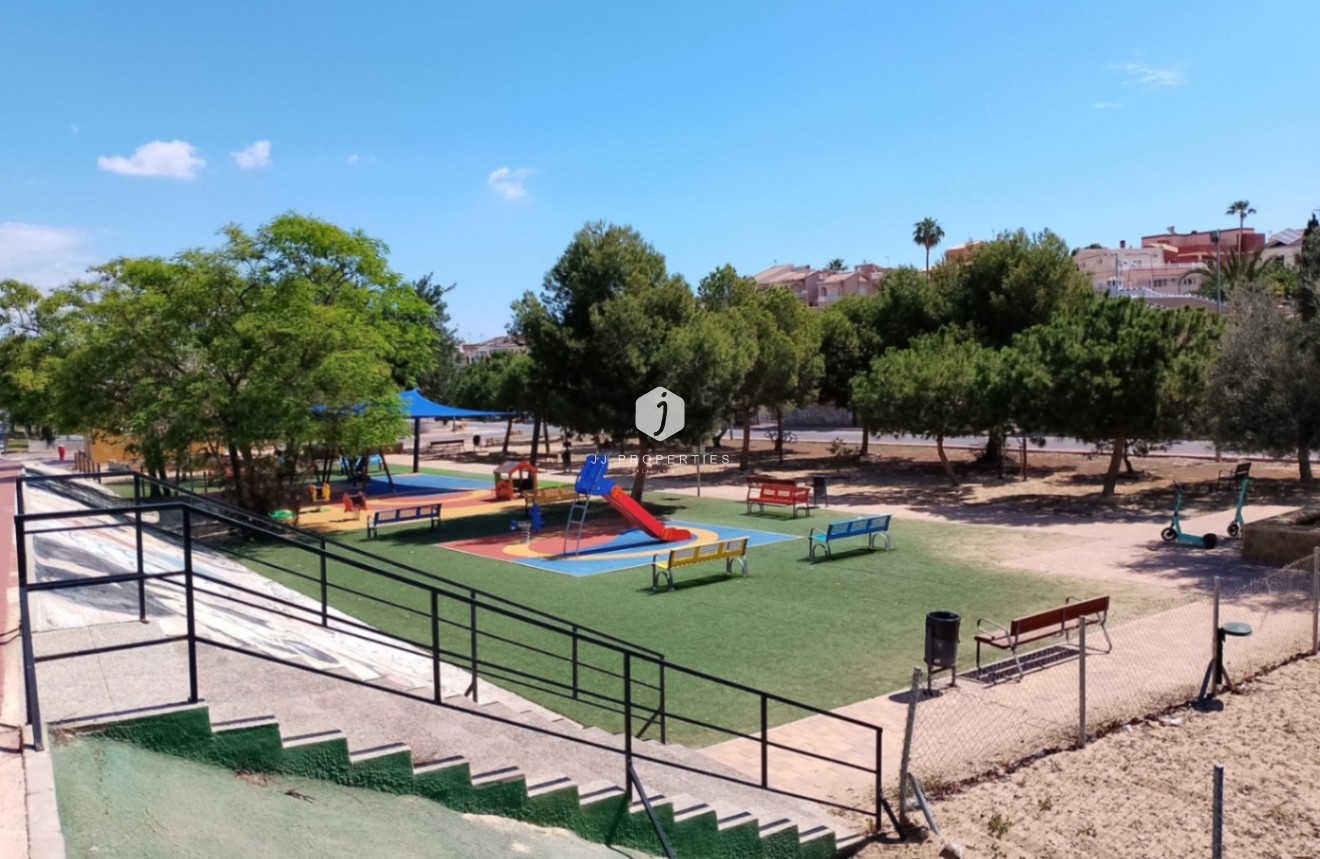 Segunda mano - Villa -
Torrevieja - Costa Blanca