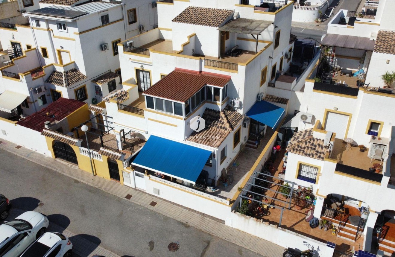 Segunda mano - Chalet -
Torrevieja - Los Balcones