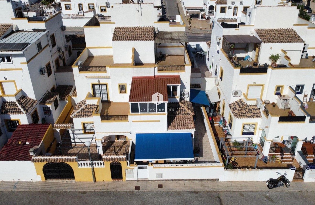 Segunda mano - Chalet -
Torrevieja - Los Balcones