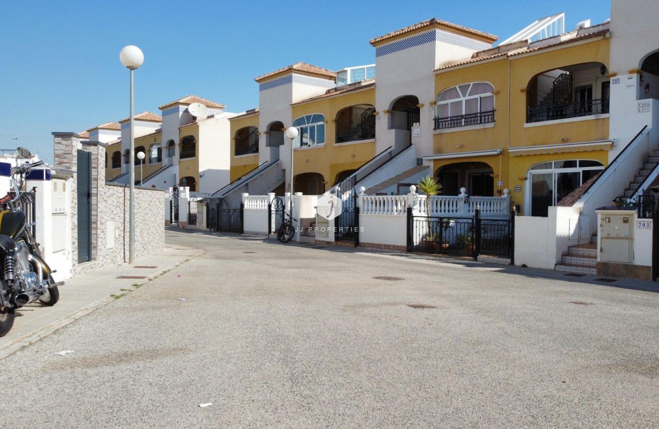 Segunda mano - Chalet -
Torrevieja - Los Balcones