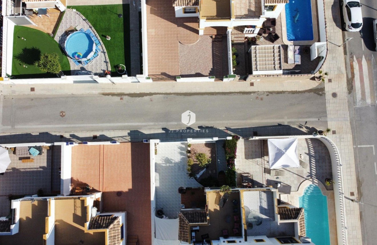 Segunda mano - Chalet -
Torrevieja - Los Balcones