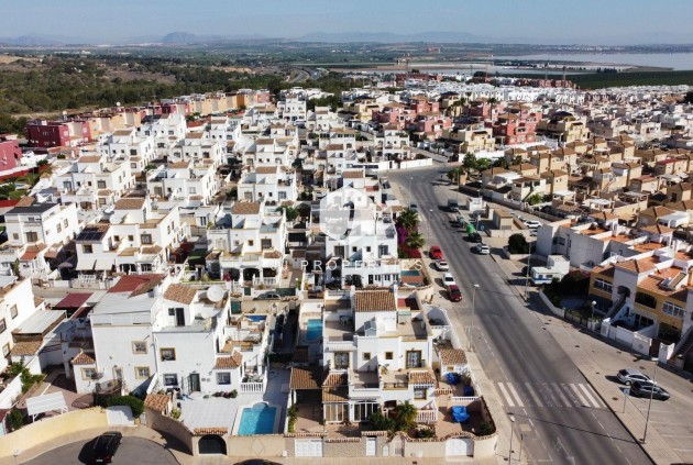 Segunda mano - Chalet -
Torrevieja - Los Balcones