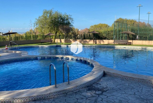 Segunda mano - Chalet -
Torrevieja - Los Balcones