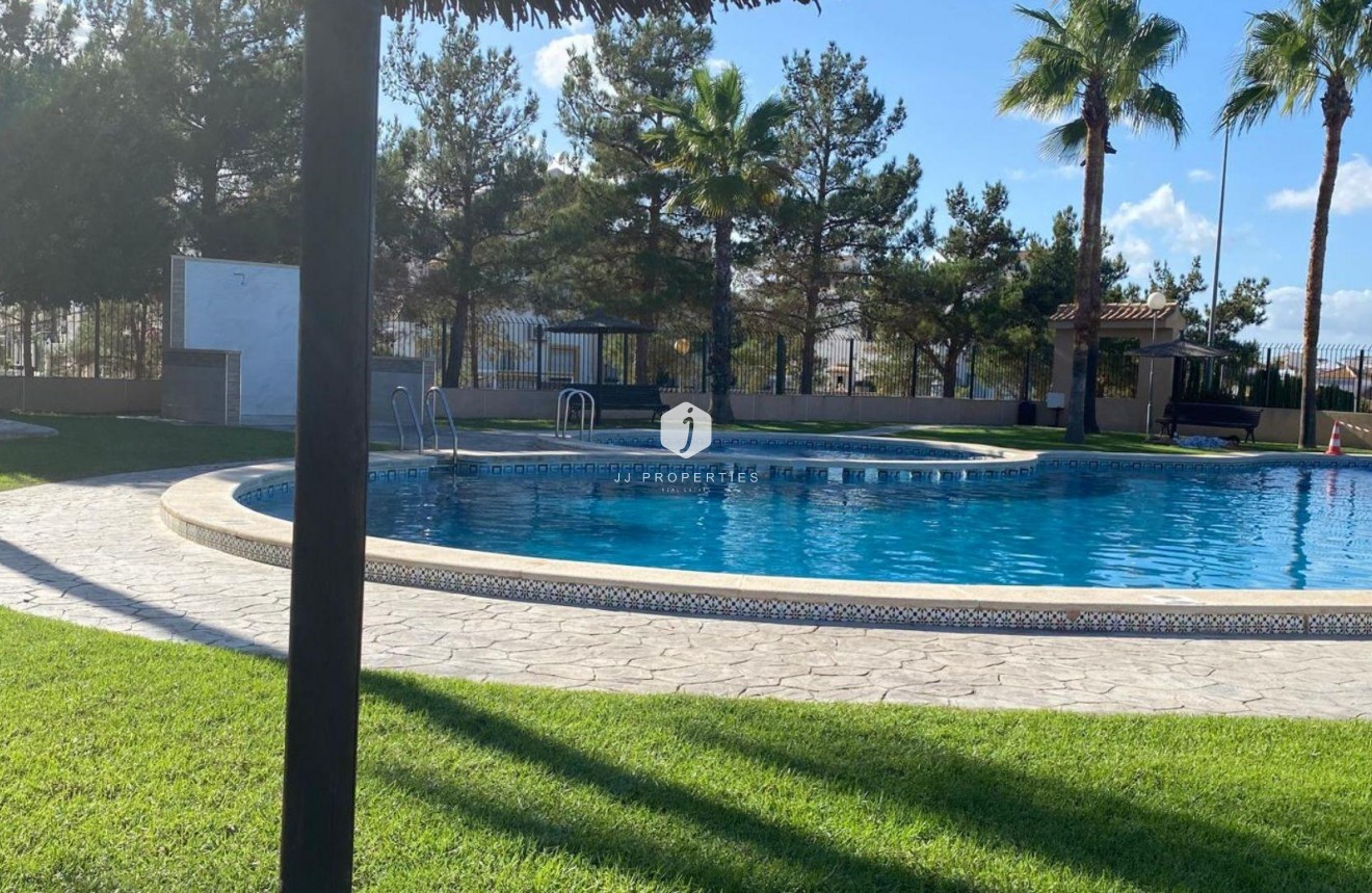 Segunda mano - Chalet -
Torrevieja - Los Balcones