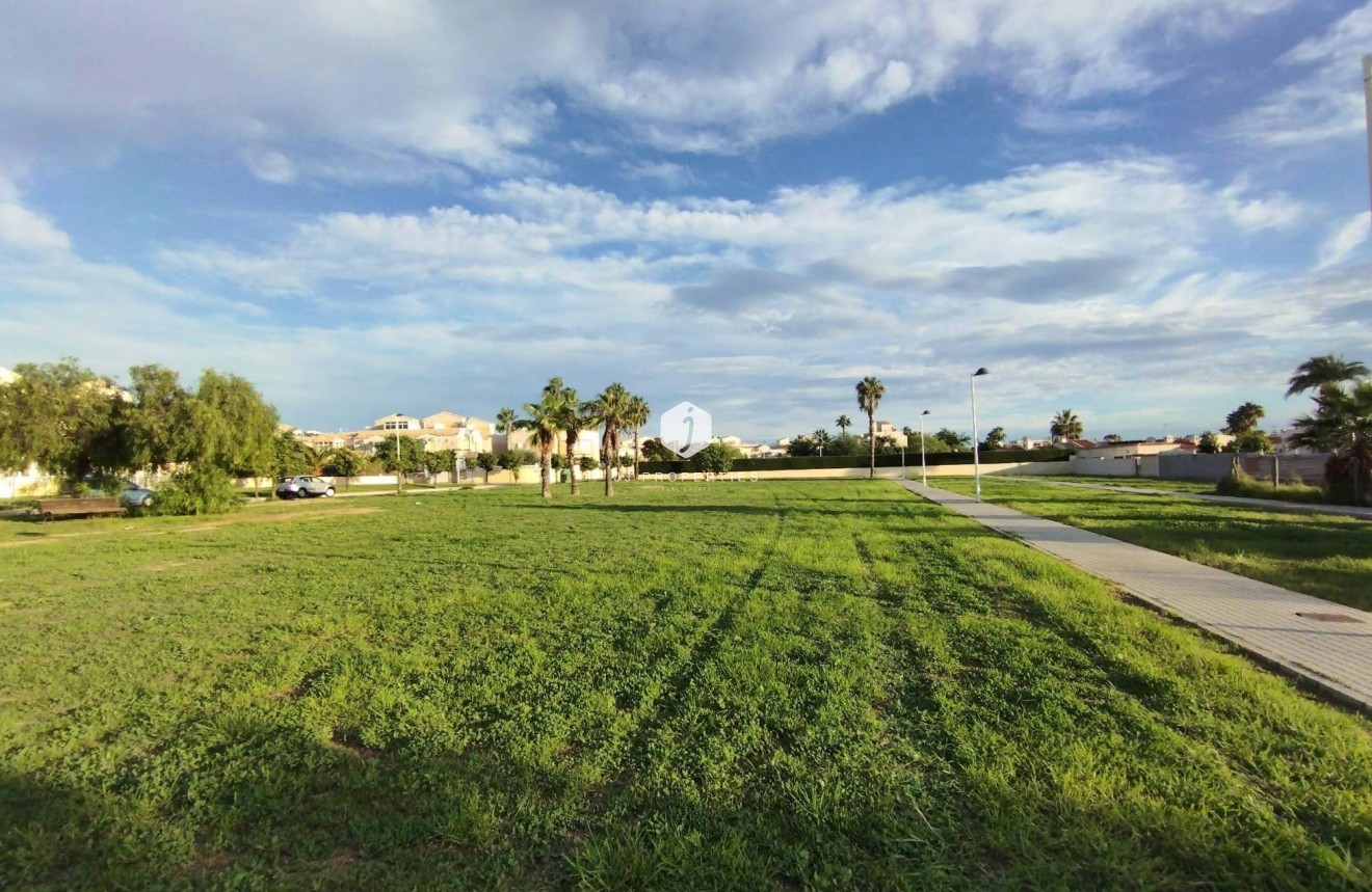 Segunda mano - Villa -
Torrevieja - La Siesta - El Salado - Torreta