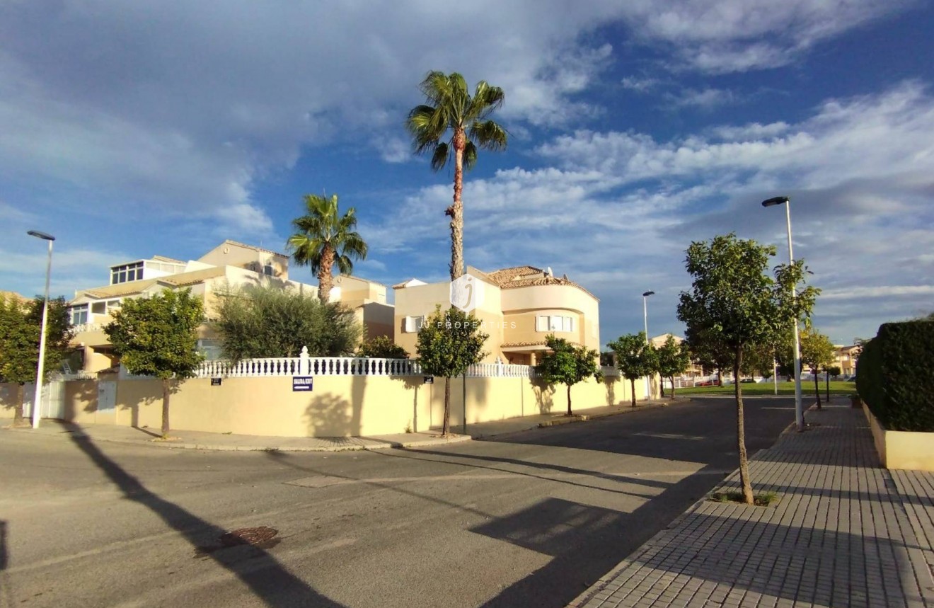 Segunda mano - Villa -
Torrevieja - La Siesta - El Salado - Torreta