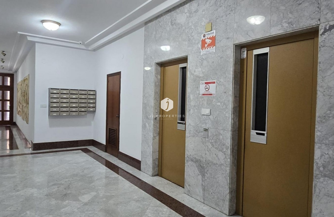 D'occasion - Appartement -
Torrevieja - Centro