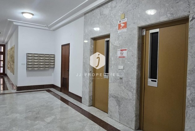 D'occasion - Appartement -
Torrevieja - Centro