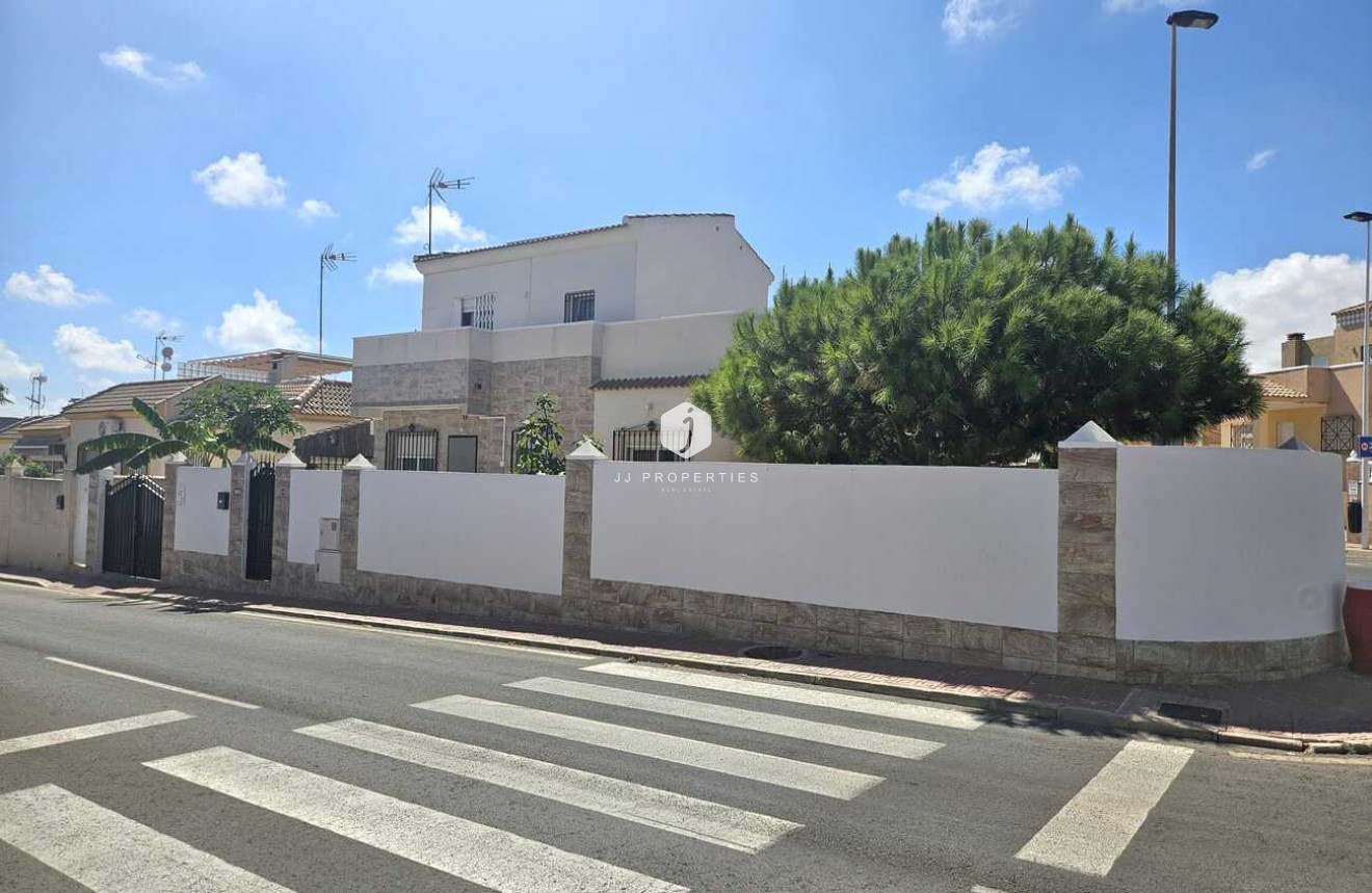 Segunda mano - Villa -
Torrevieja - Torre Del Moro