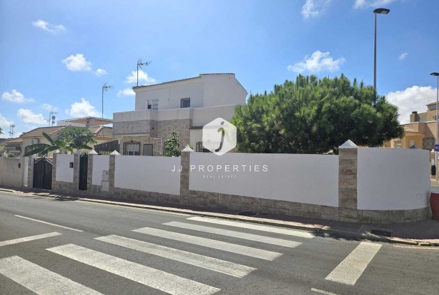 Segunda mano - Villa -
Torrevieja - Torre Del Moro