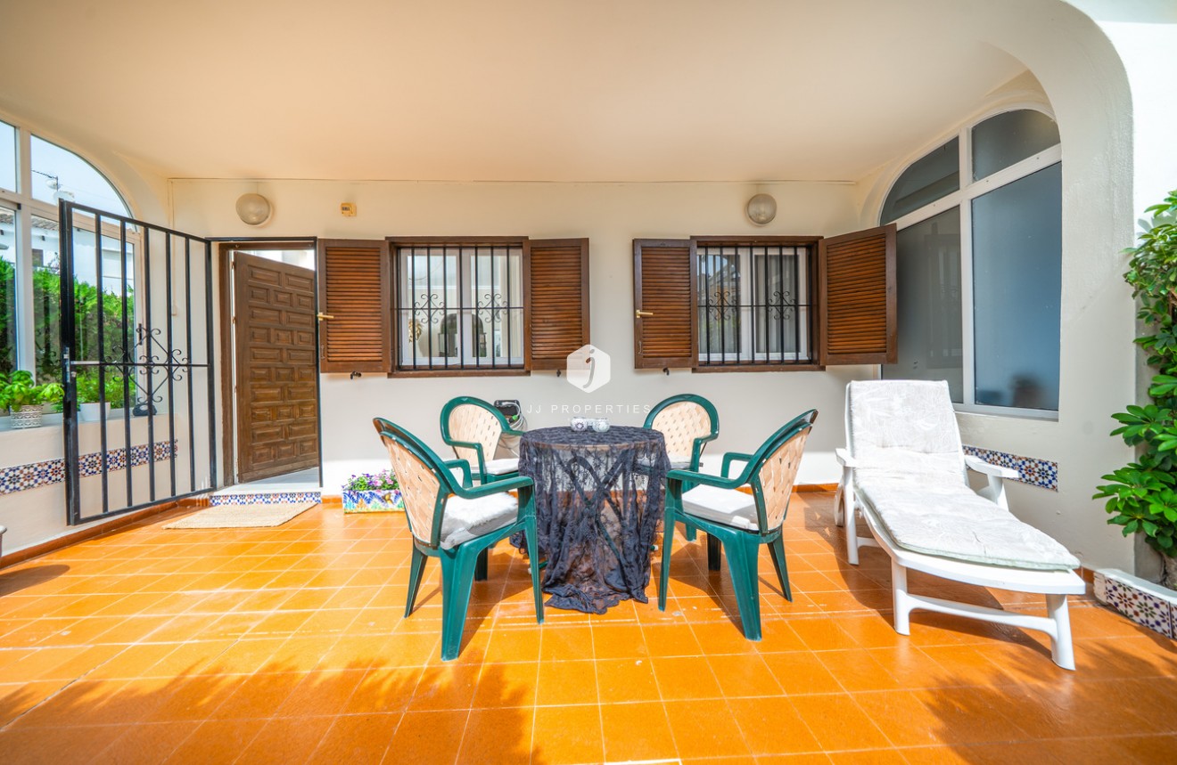 Segunda mano - Bungalow -
Torrevieja - La Mata