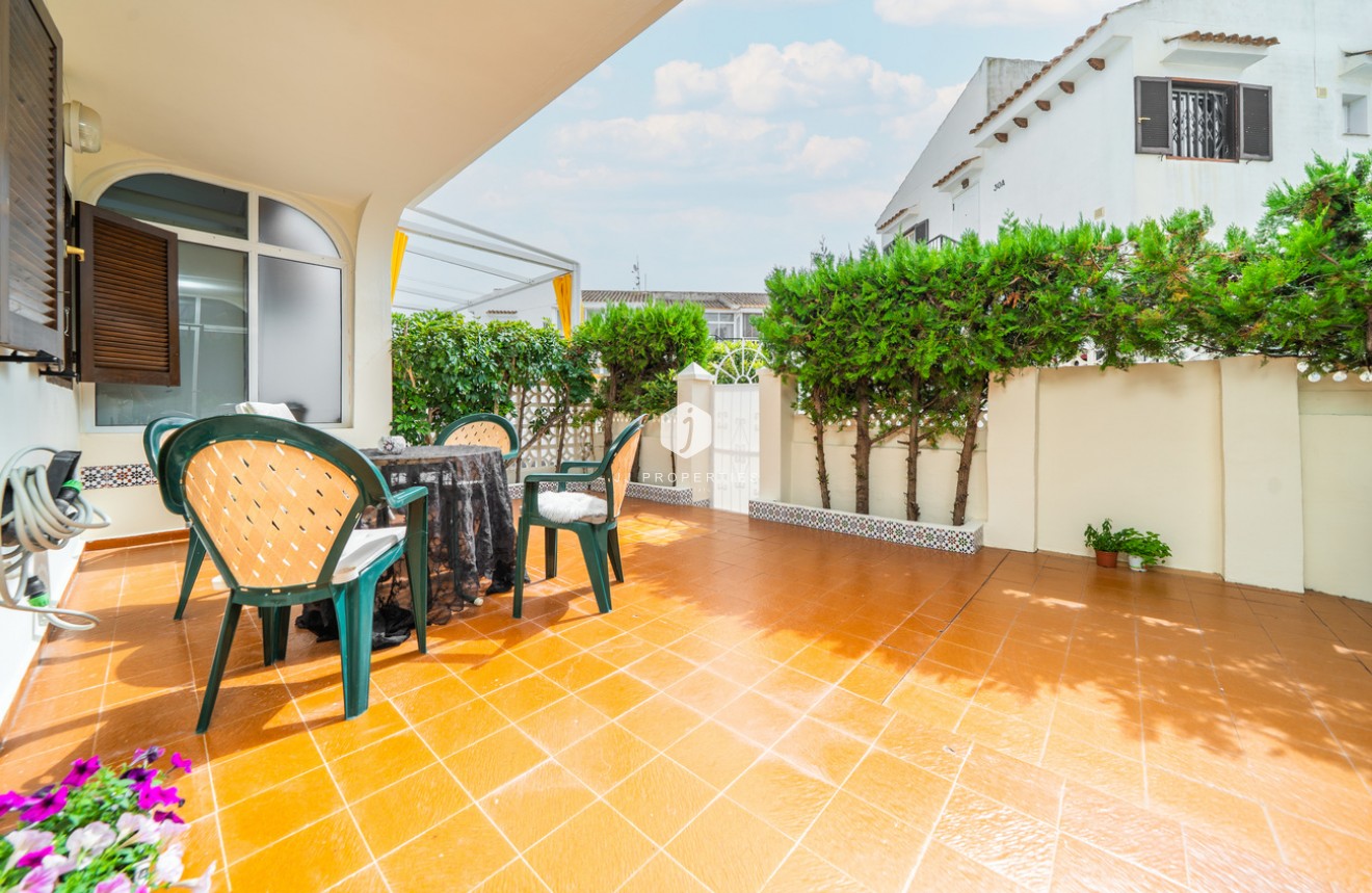 Segunda mano - Bungalow -
Torrevieja - La Mata