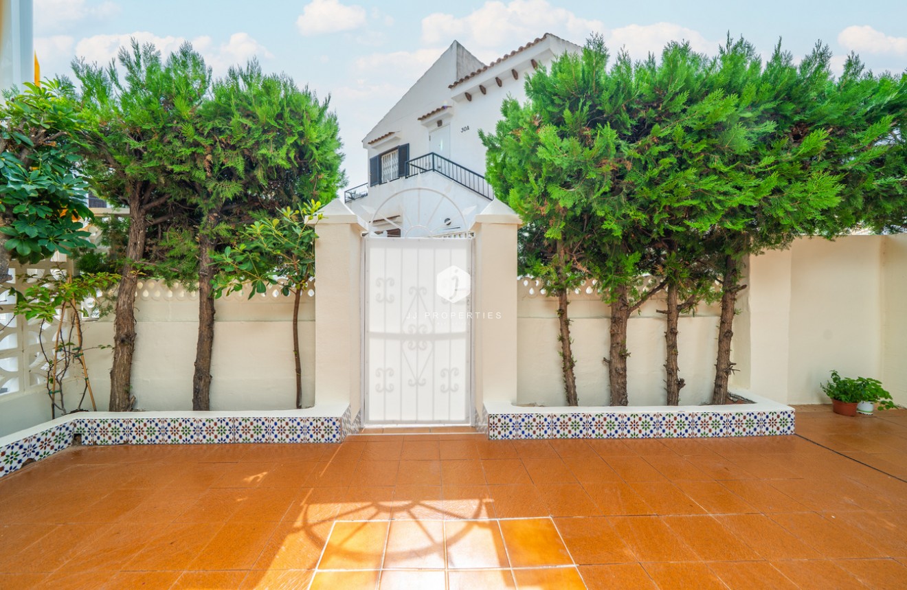 Segunda mano - Bungalow -
Torrevieja - La Mata