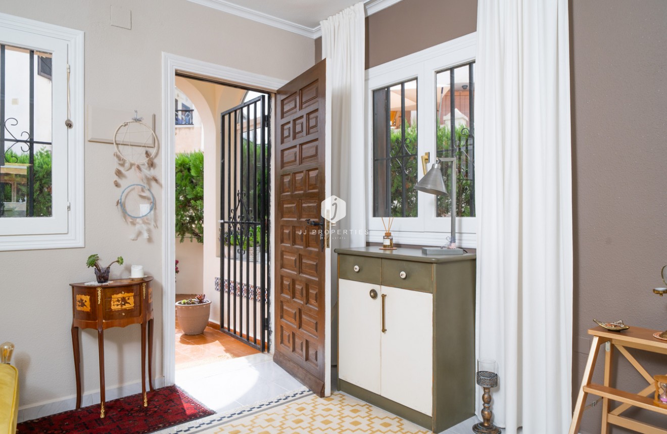 Segunda mano - Bungalow -
Torrevieja - La Mata