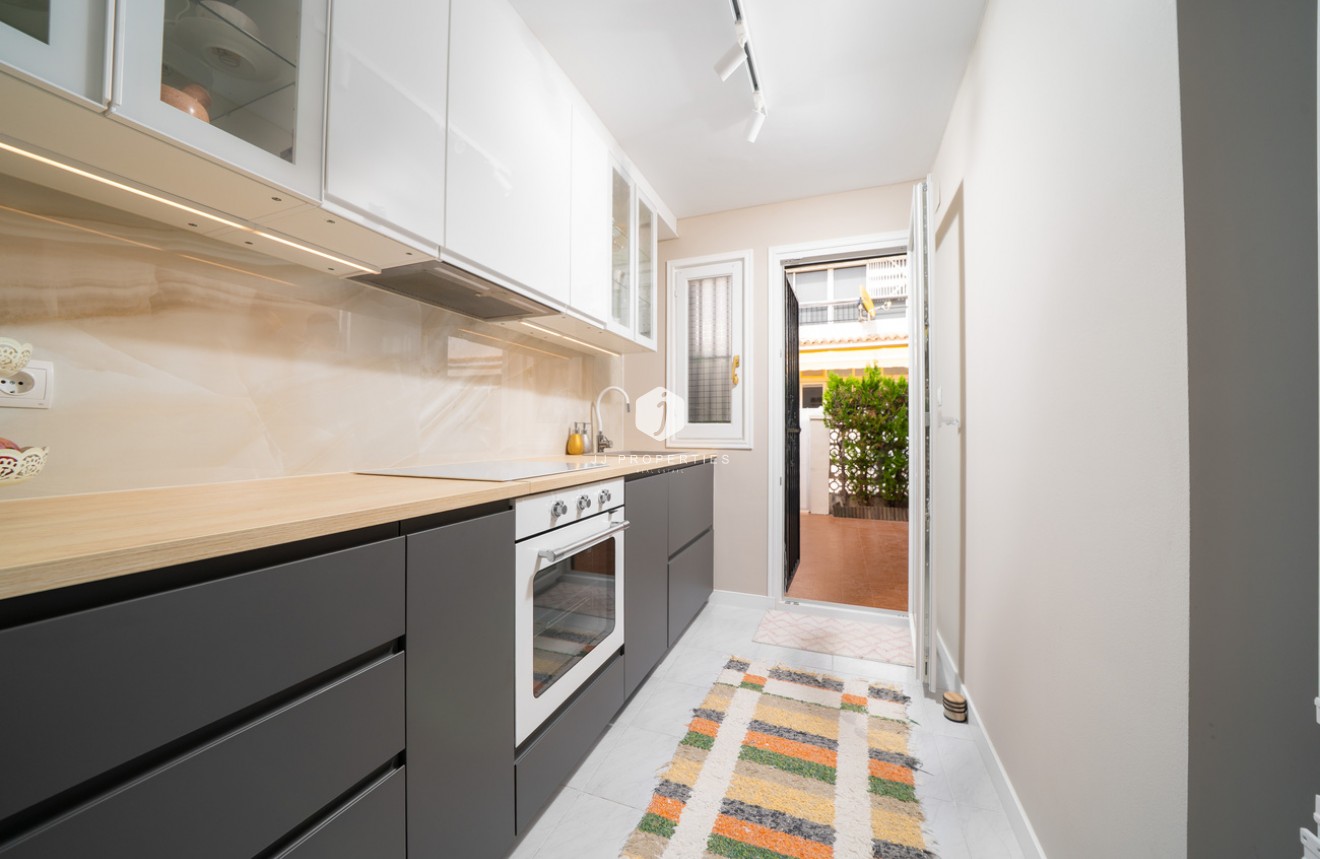 Segunda mano - Bungalow -
Torrevieja - La Mata