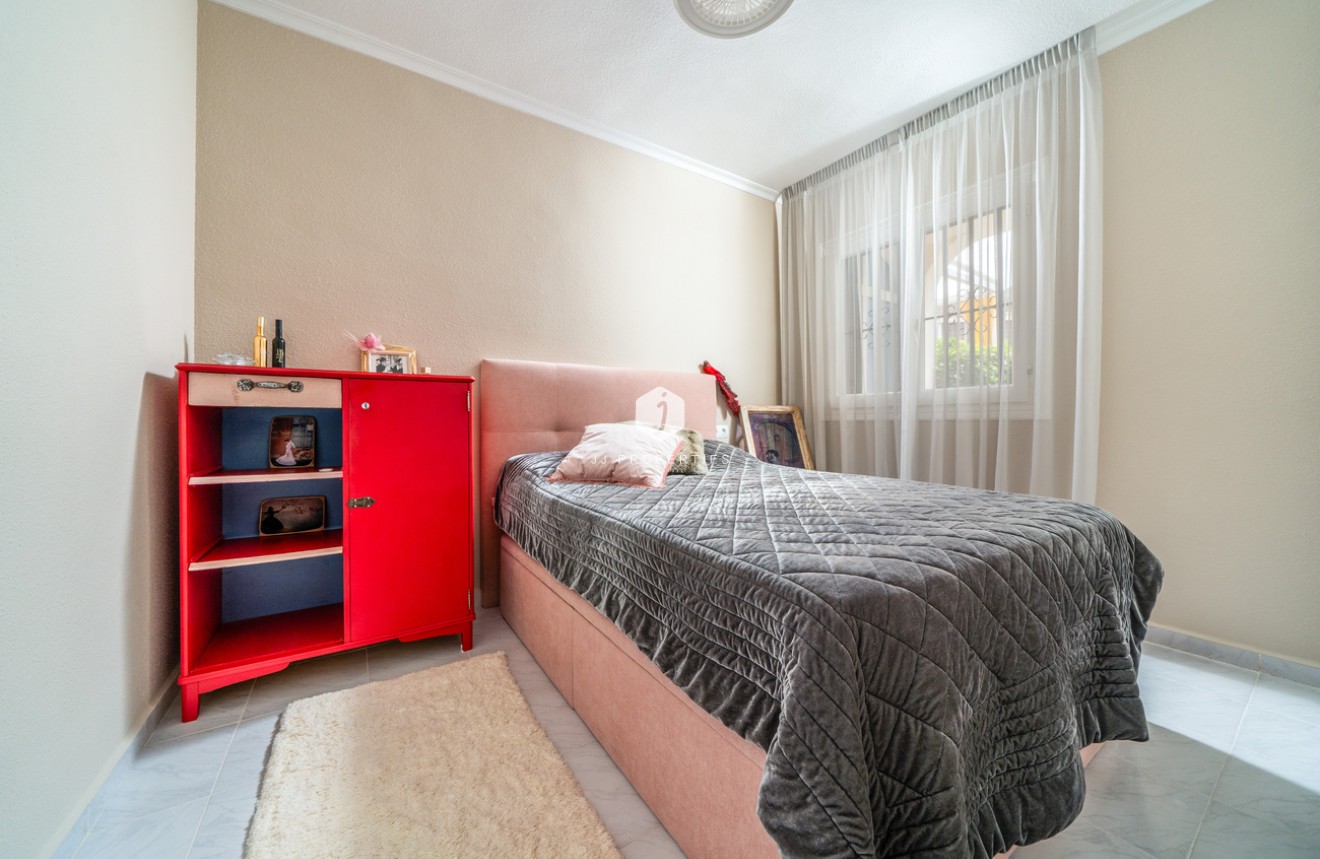 Segunda mano - Bungalow -
Torrevieja - La Mata