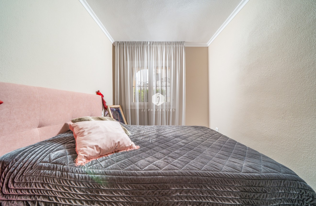 Segunda mano - Bungalow -
Torrevieja - La Mata