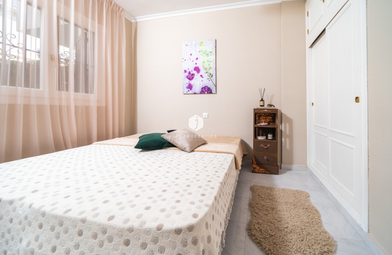 Segunda mano - Bungalow -
Torrevieja - La Mata