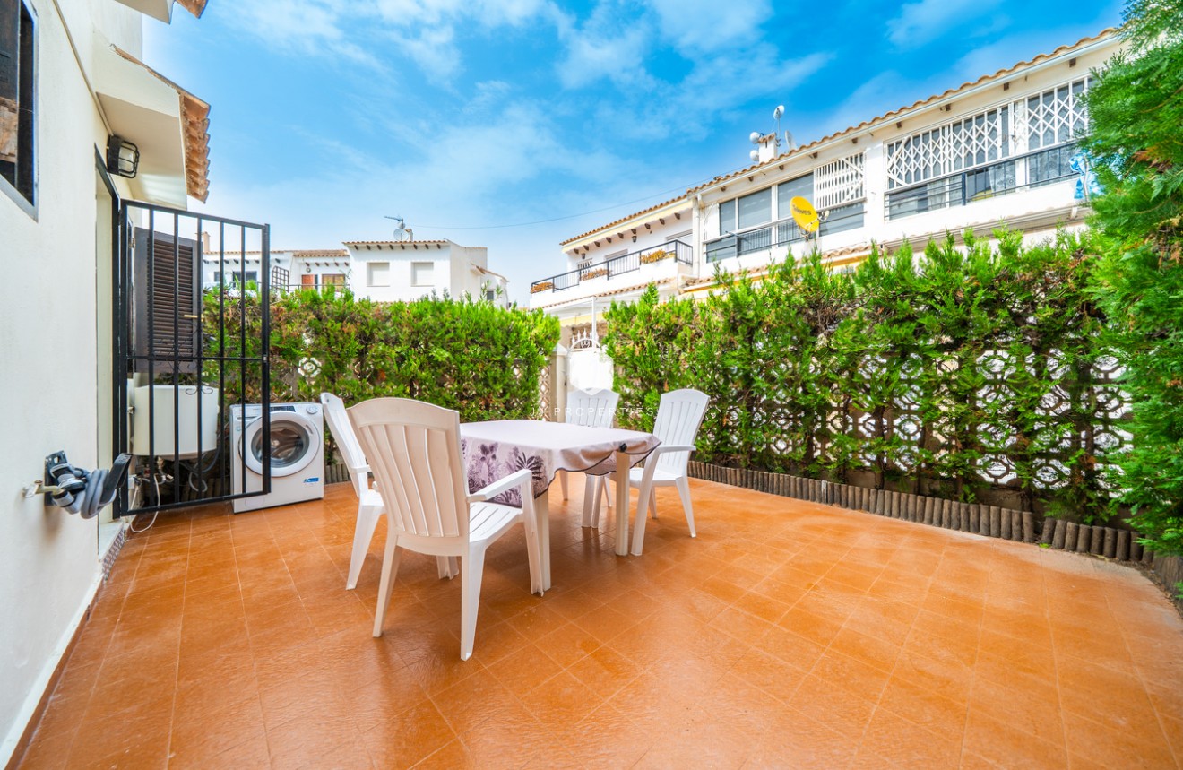 Segunda mano - Bungalow -
Torrevieja - La Mata