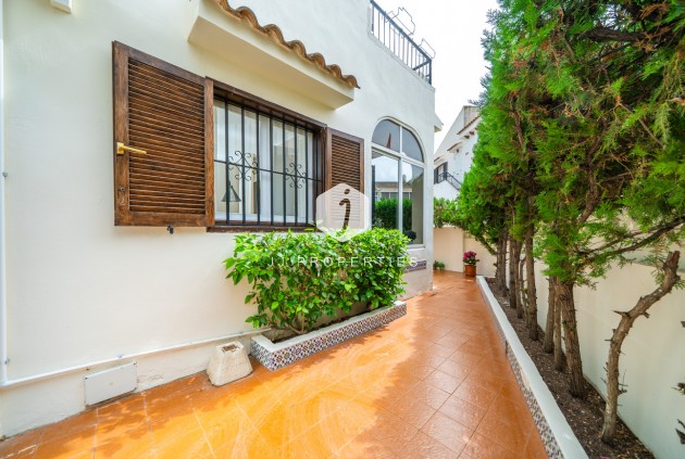 Segunda mano - Bungalow -
Torrevieja - La Mata