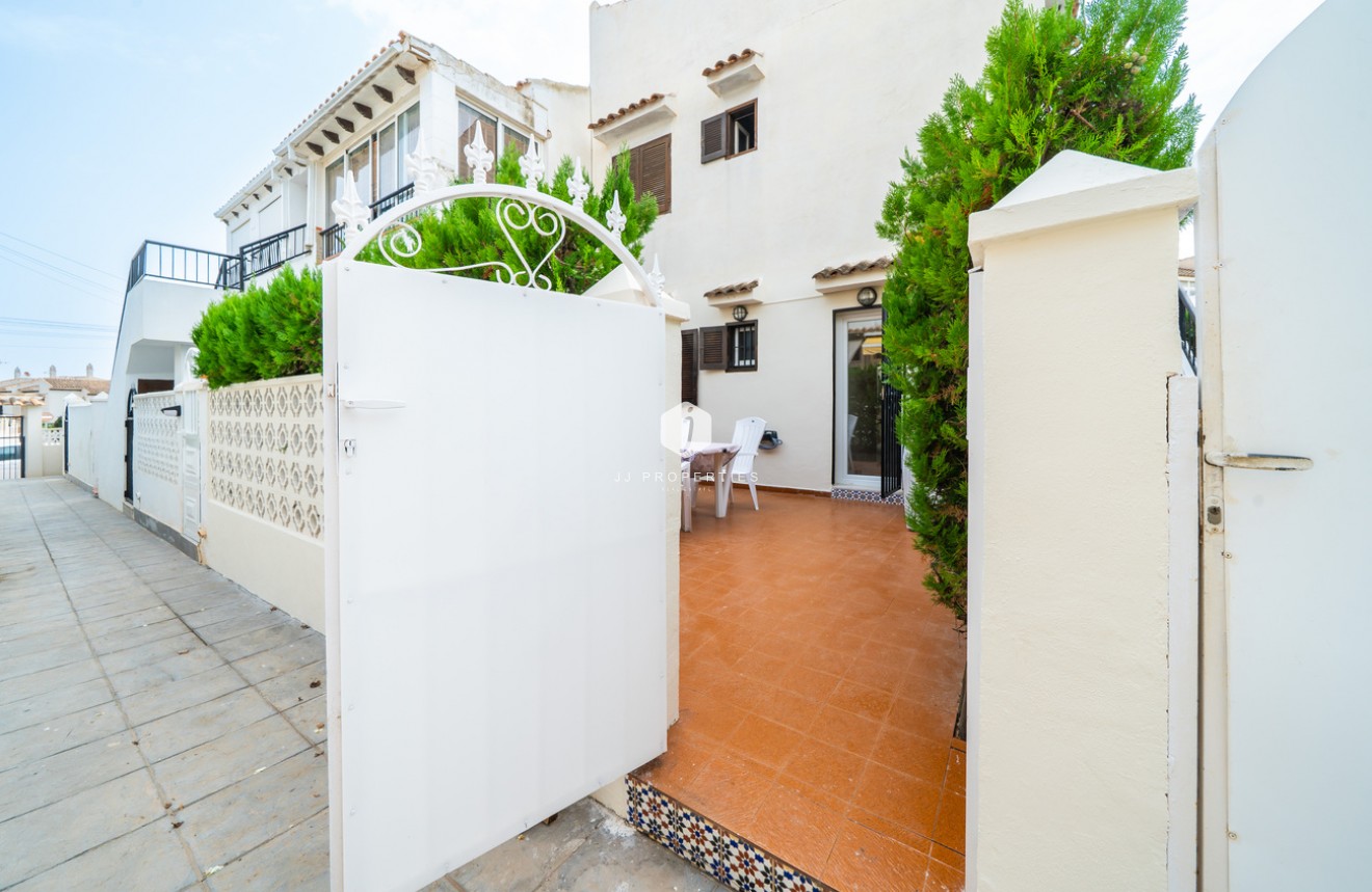 Segunda mano - Bungalow -
Torrevieja - La Mata