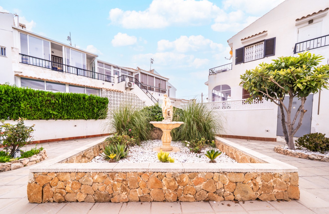 Segunda mano - Bungalow -
Torrevieja - La Mata