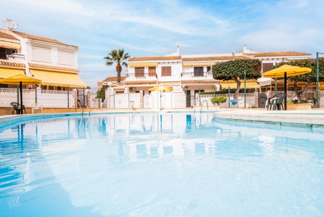 Segunda mano - Bungalow -
Torrevieja - La Mata