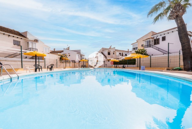 Segunda mano - Bungalow -
Torrevieja - La Mata
