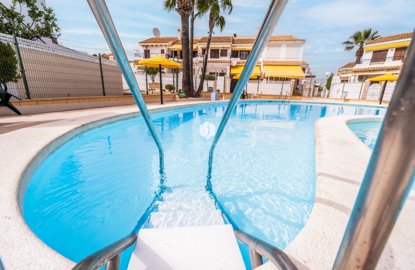 Segunda mano - Bungalow -
Torrevieja - La Mata