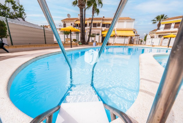 Segunda mano - Bungalow -
Torrevieja - La Mata