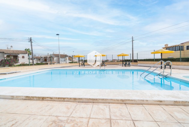 Segunda mano - Bungalow -
Torrevieja - La Mata