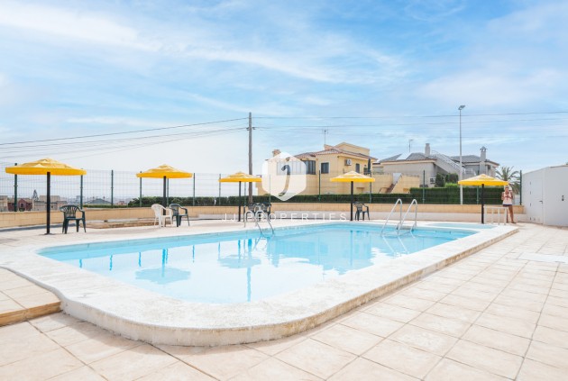 Segunda mano - Bungalow -
Torrevieja - La Mata