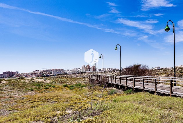 Segunda mano - Apartamento / piso -
Torrevieja - La Mata