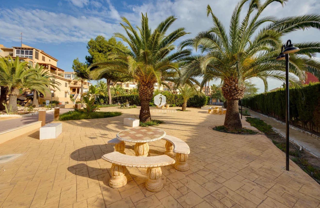 Segunda mano - Apartamento / piso -
Torrevieja - Torreblanca