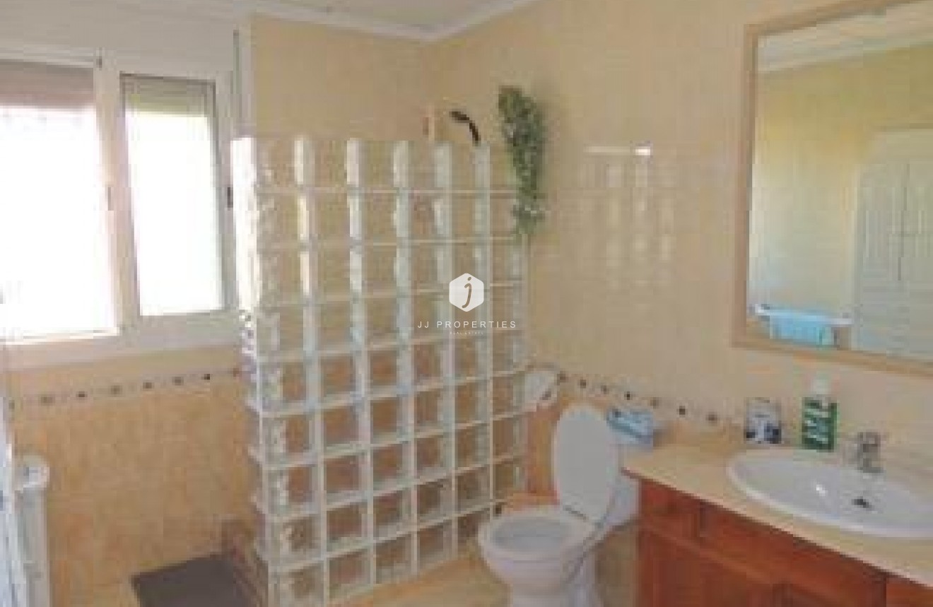Resale - Villa -
Catral