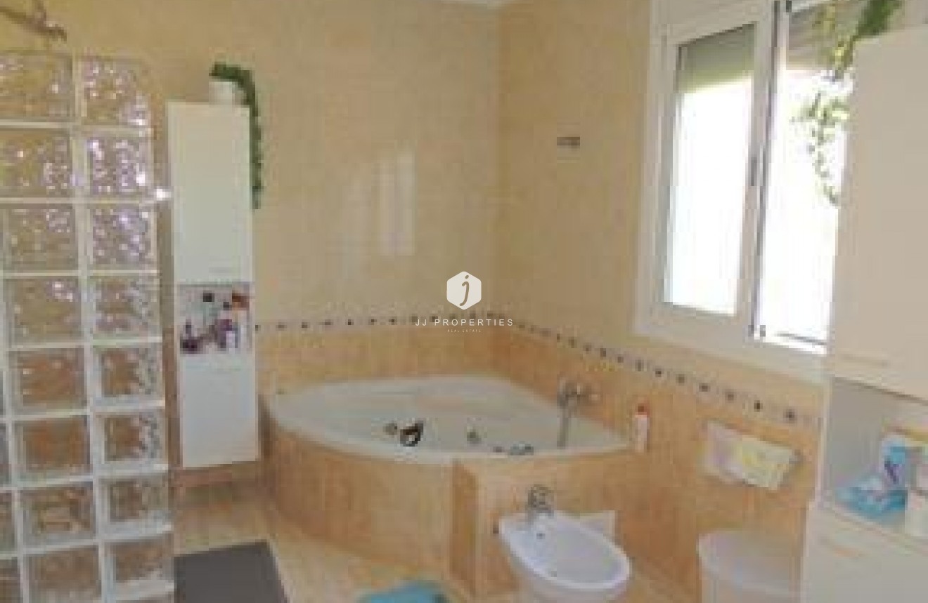 Resale - Villa -
Catral