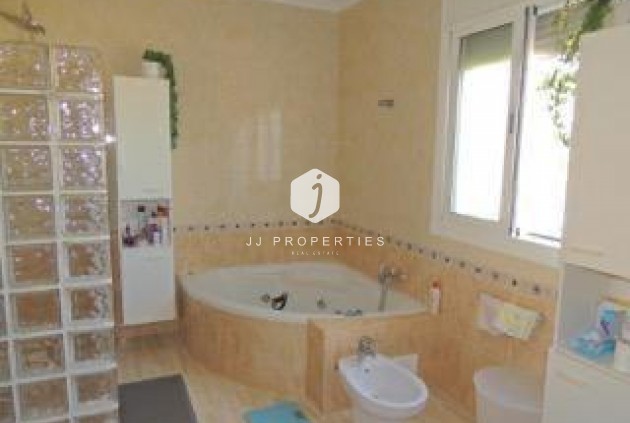 Resale - Villa -
Catral