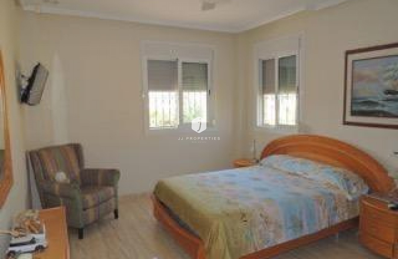 Resale - Villa -
Catral