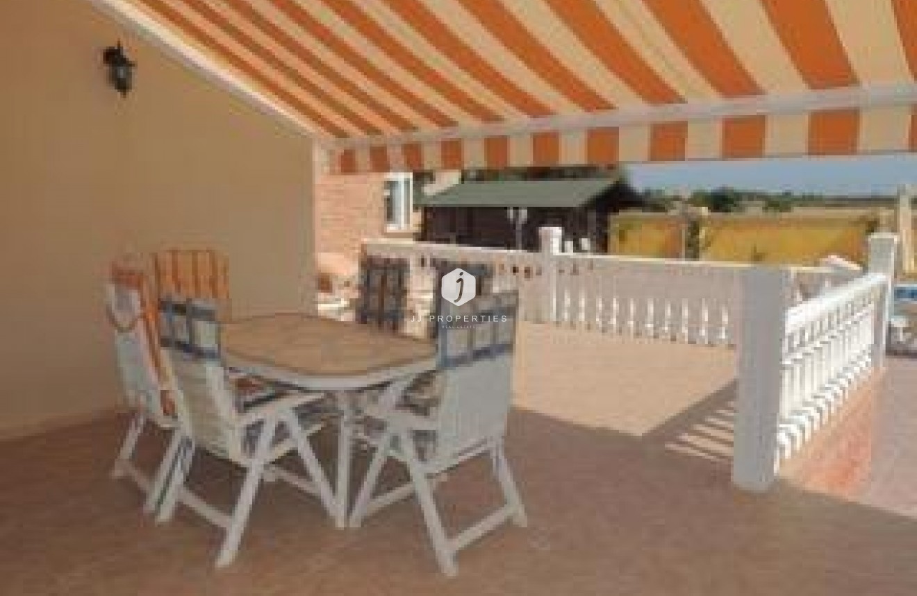 Resale - Villa -
Catral