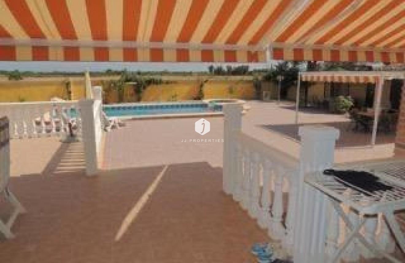 Resale - Villa -
Catral